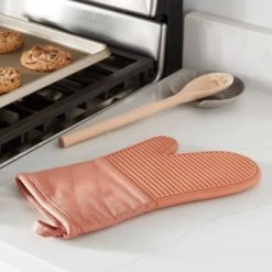 12.5" x 7" Cosmic Rust Silicon Oven Mitt - Threshold™